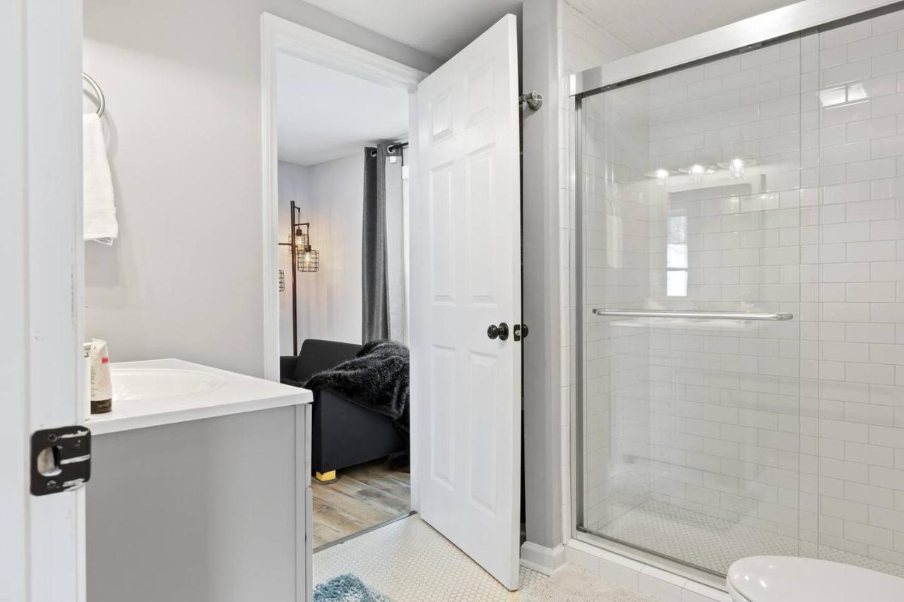 Recently Renovated Chic Durham Farmhouse Exterior photo